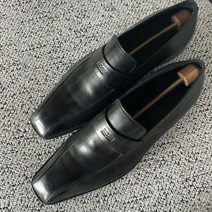 Black Men’s Hugo Boss dress loafers Size 10.5